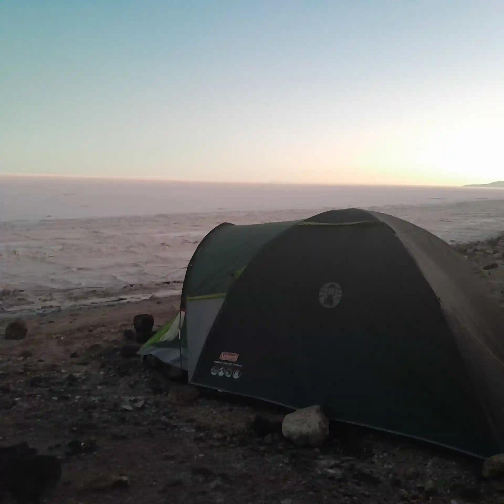 Campamento en carpa en un salar de la Puna, en GeoSky Maps llegamos donde nadie más llega