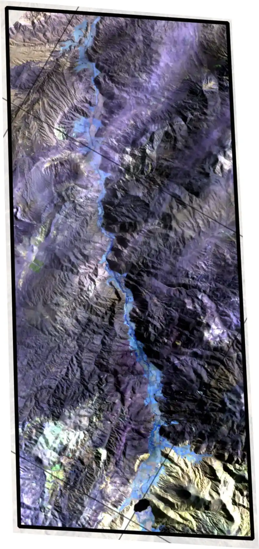 Mapa obtenido mediante relevamientos multiespectrales de la región de Copiapó, Chile. Combinación 7 6 5 que resalta minerales arcillosos y sílice